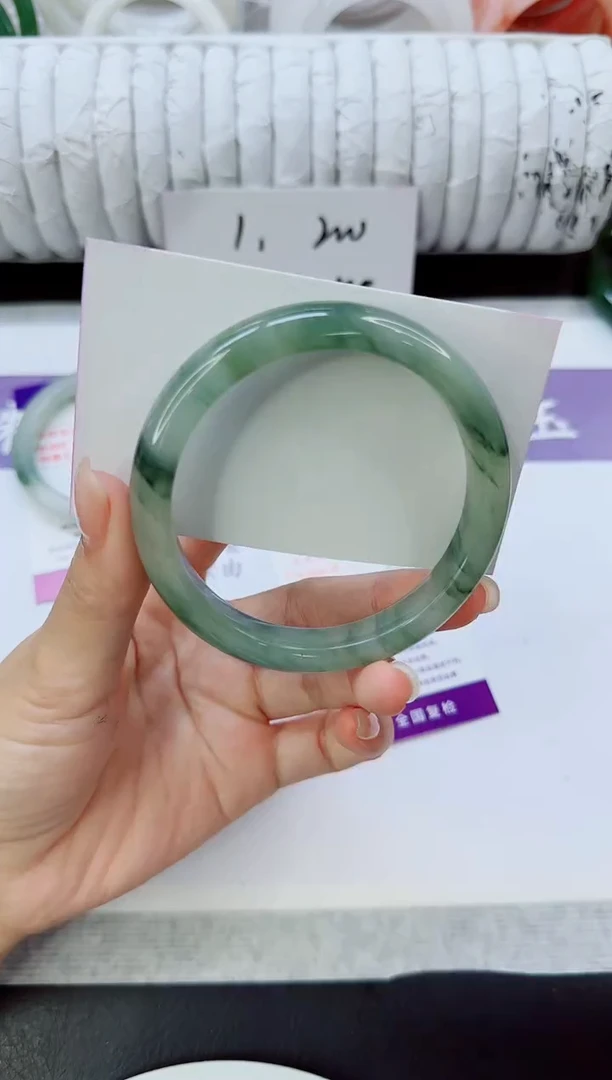 未镶嵌手镯石英质玉270/58.7