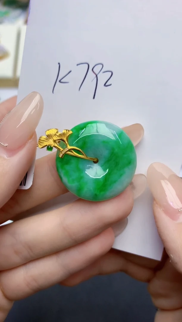 翡翠18K金镶嵌颈饰天然缅甸A货翡翠