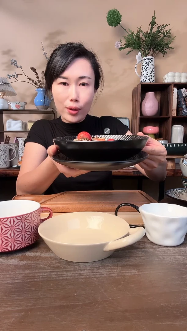 8英寸浮雕黑碗盘微瑕