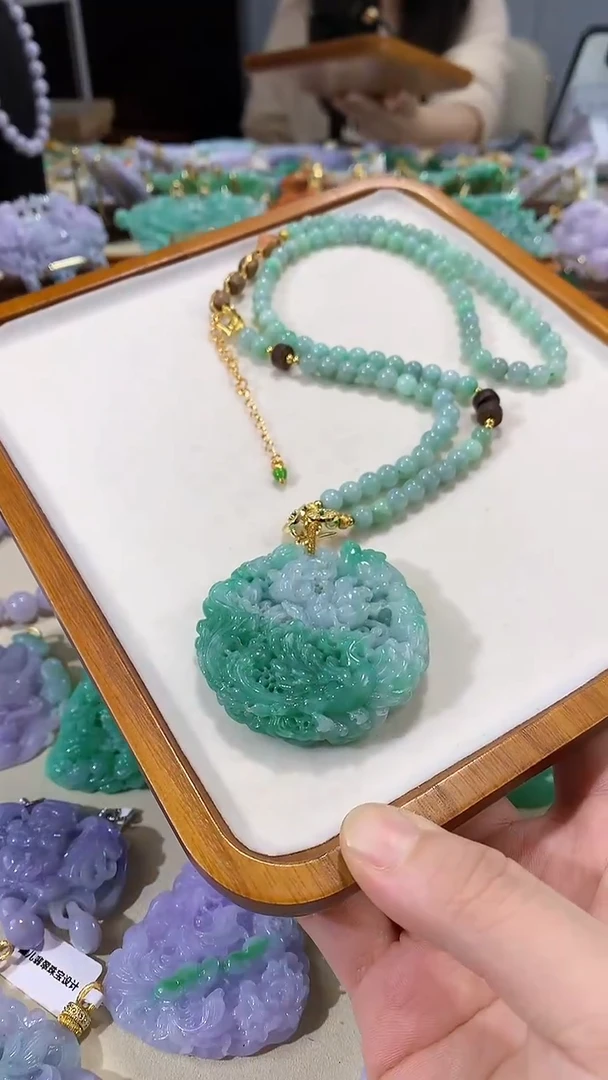 颈饰未镶嵌翡翠吊坠