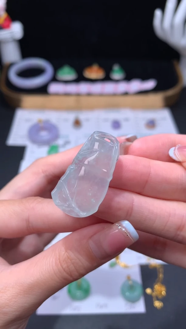 未镶嵌定制翡翠48小时鉴赏期 退货不扣服务费