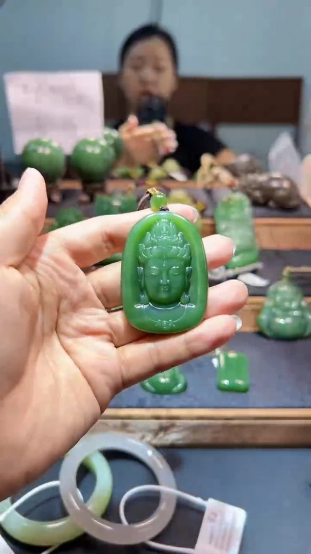 颈饰未镶嵌和田玉（碧玉）1