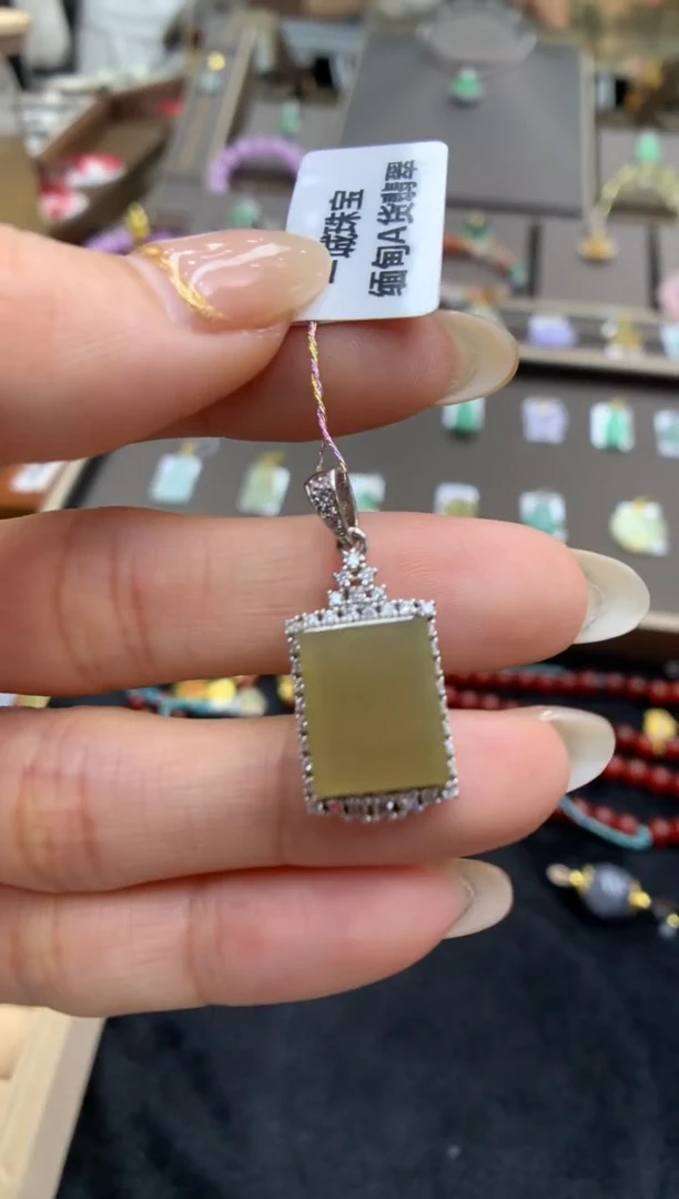 翡翠银S925镶嵌颈饰无事牌