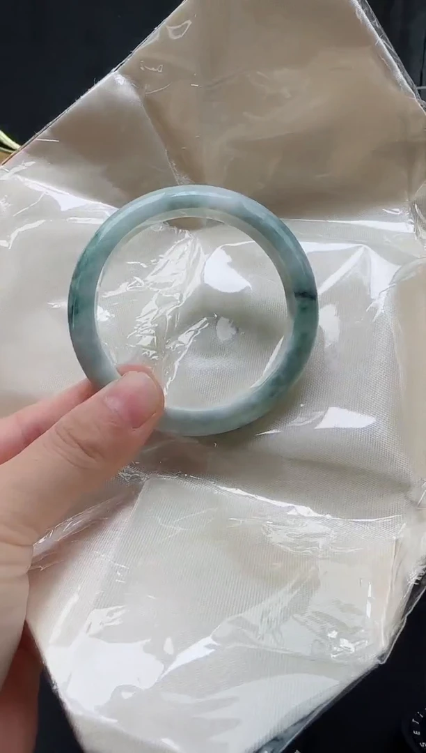 翡翠手镯未镶嵌天然翡翠A货