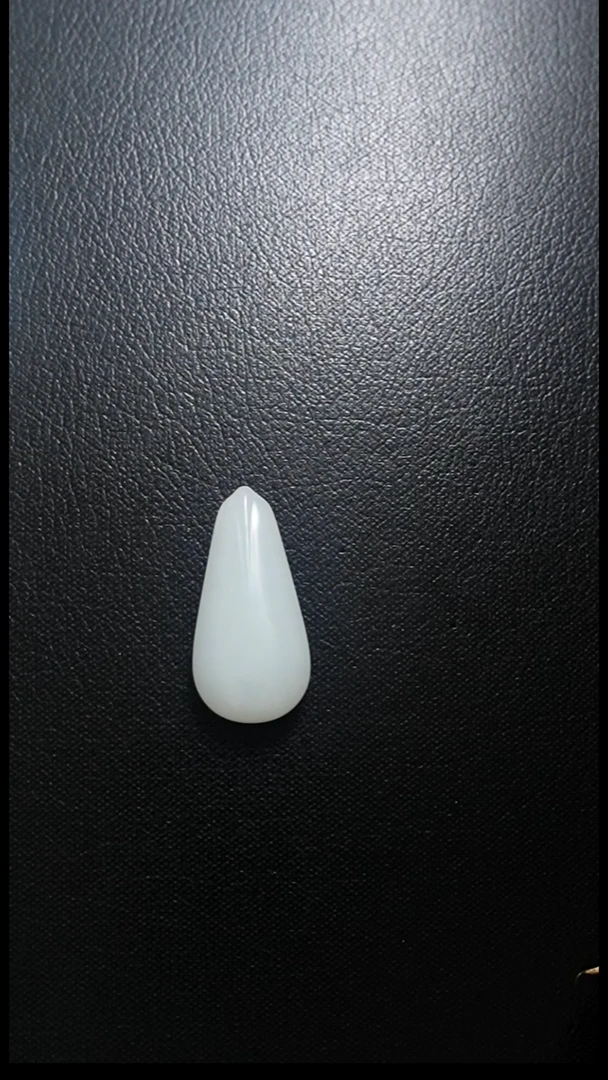 颈饰未镶嵌和田玉吊坠