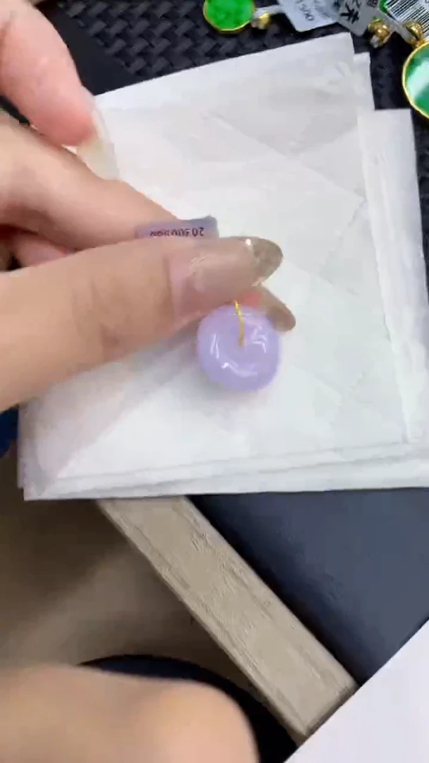 翡翠未镶嵌颈饰           1