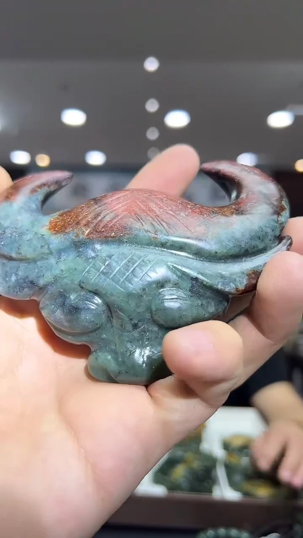 未镶嵌岫岩河磨玉（透闪石质玉）把件牛