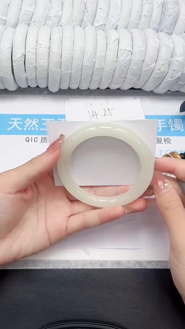 未镶嵌手镯石英质玉71-64.3FYT