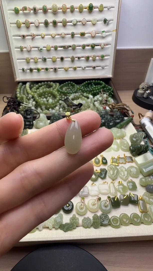 吊坠(赠链)银S925镶嵌和田玉水滴