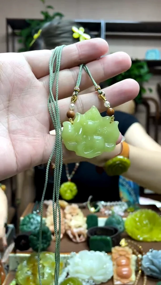 未镶嵌岫玉吊坠·1
