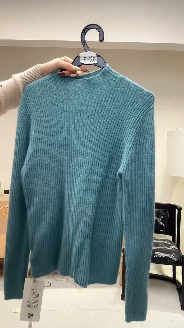 湖蓝绿小低领羊毛衫