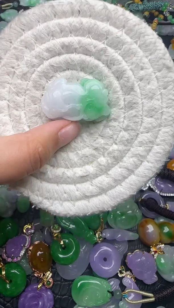 颈饰未镶嵌翡翠缅甸翡翠吊坠