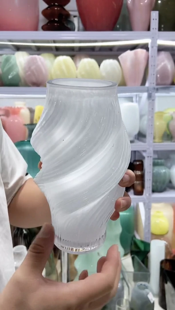 白色冰淇淋花瓶.........