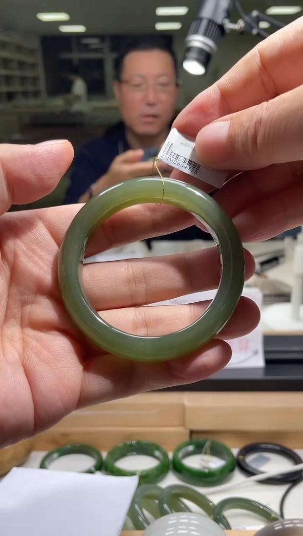 未镶嵌手镯和田玉56-58圈口 4778