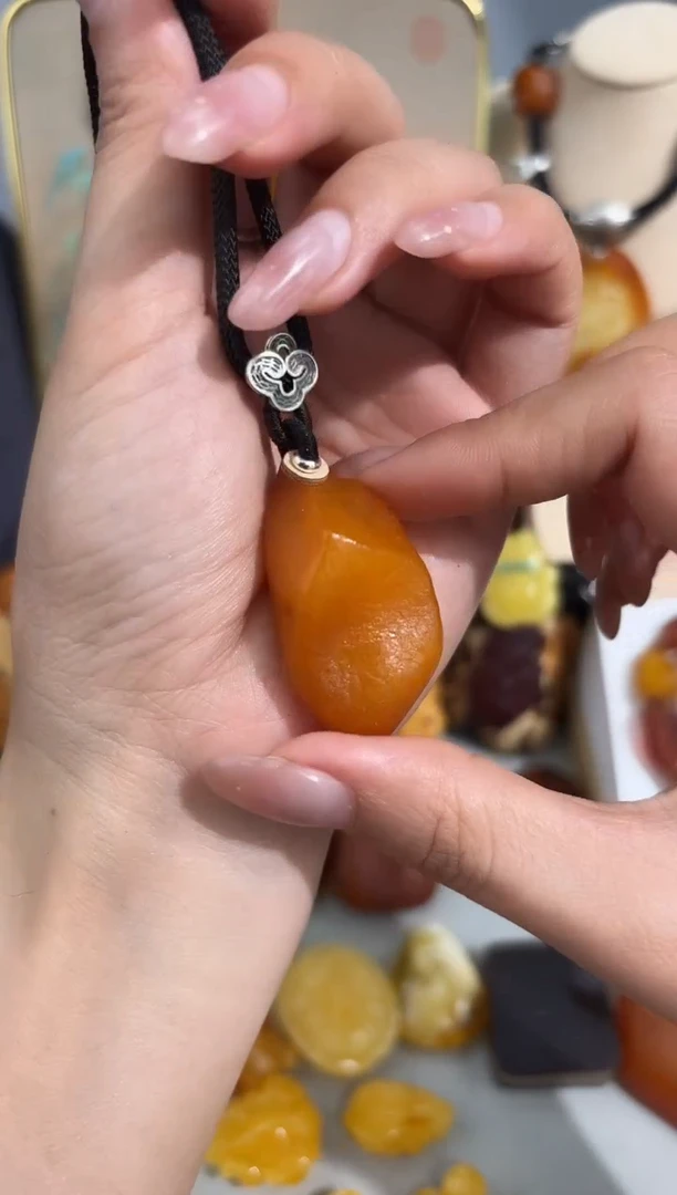 未镶嵌琥珀裸石琥珀