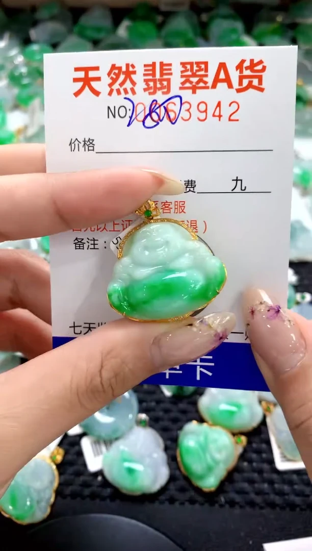 翡翠18K金镶嵌颈饰1111111111111111