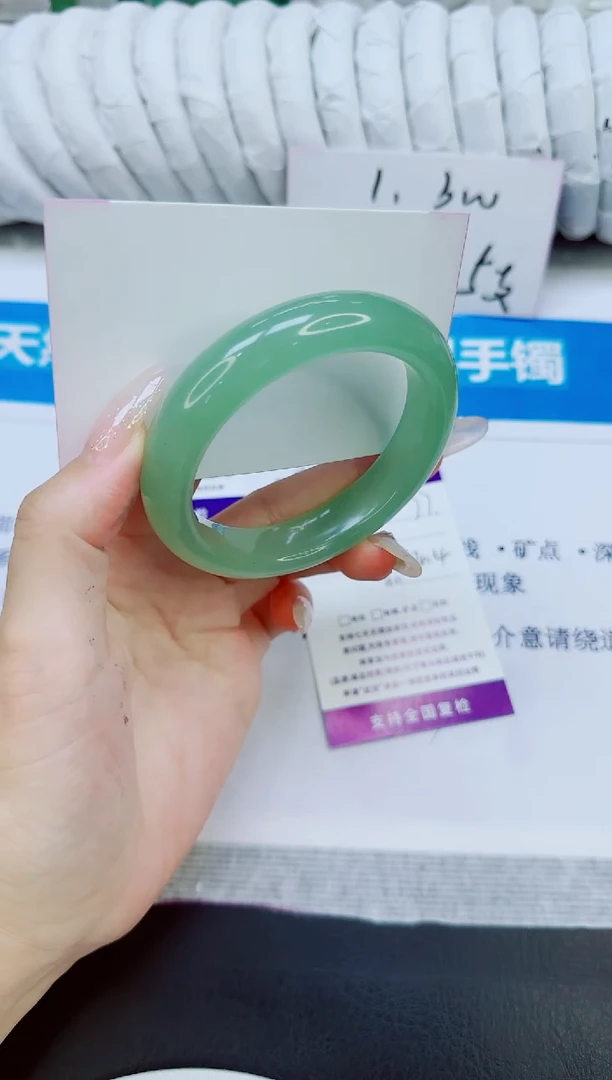 未镶嵌手镯石英质玉77/54.4