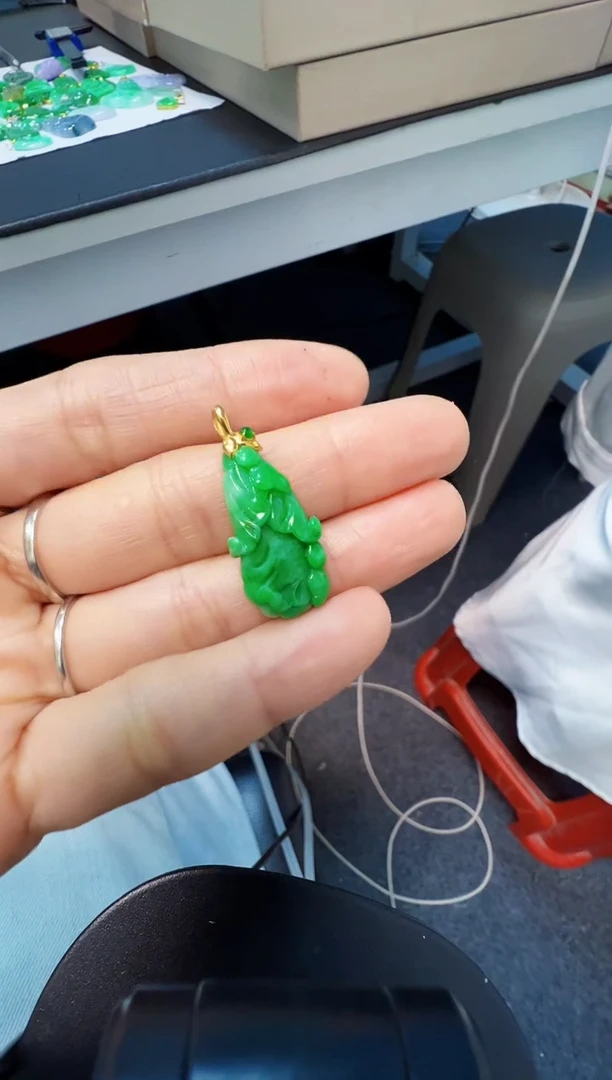 吊坠(不含链)18K金镶嵌翡翠680