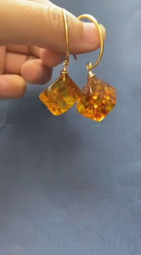 裸石琥珀未镶嵌耳坠