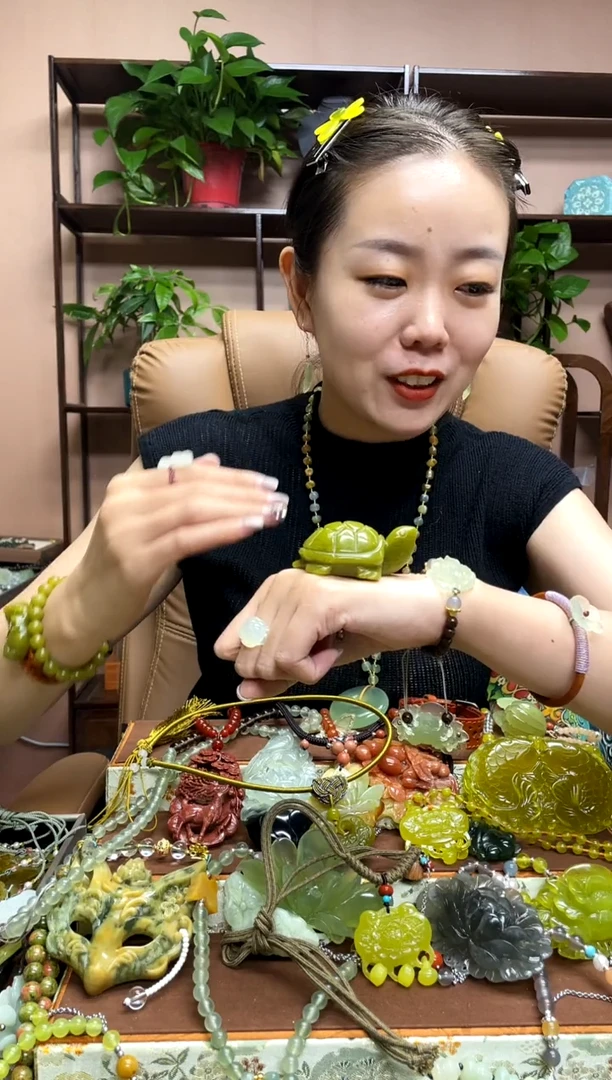 未镶嵌岫玉吊坠·