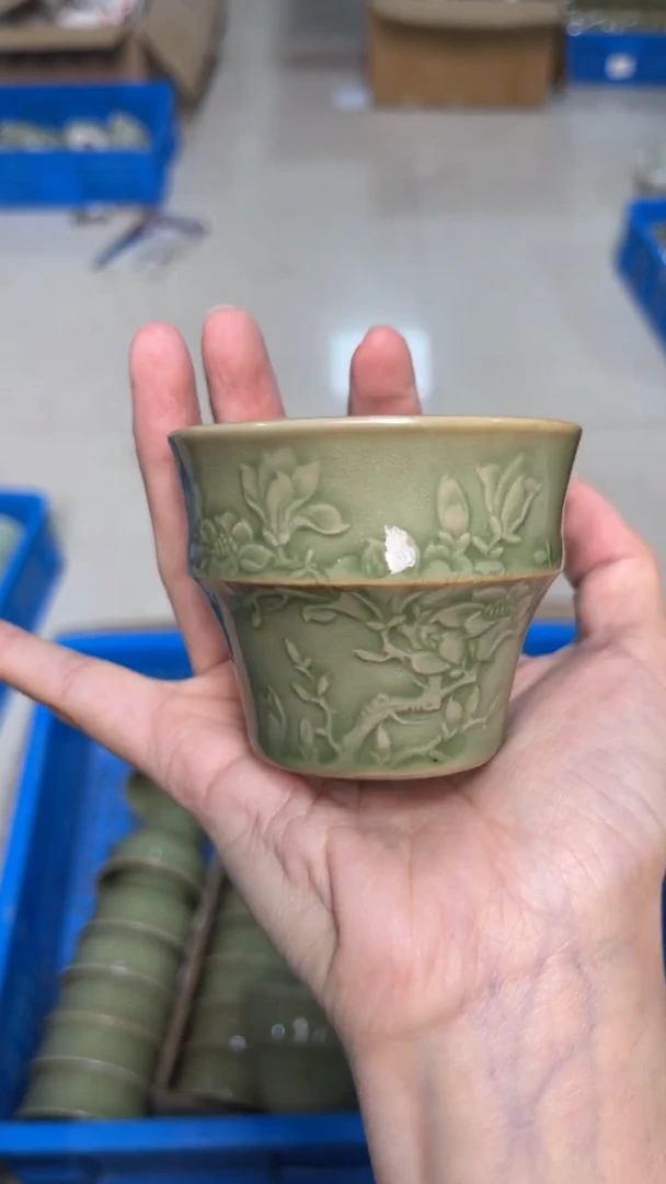 陶瓷橄榄绿折腰玉兰杯