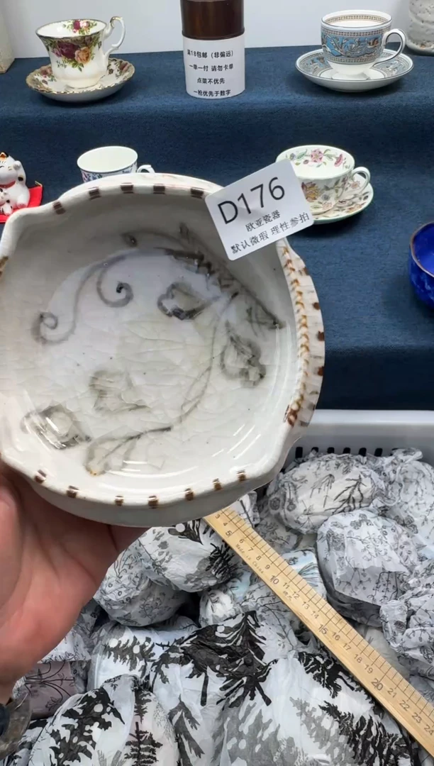 瓷片芷*瓷片瓷片瓷片 D176