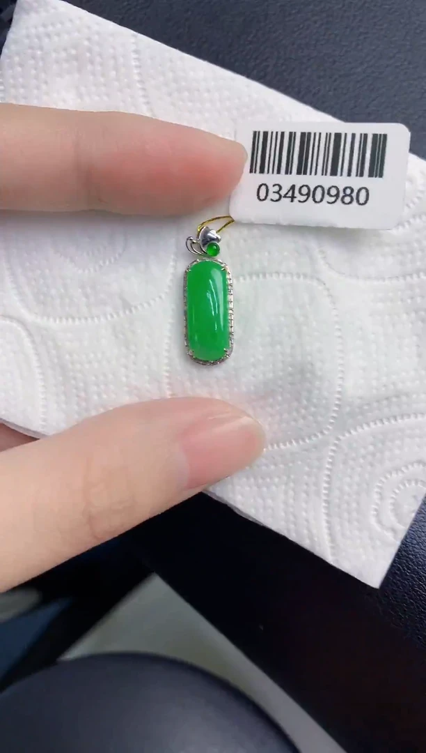 颈饰18K金镶嵌翡翠天然翡翠缅甸A货