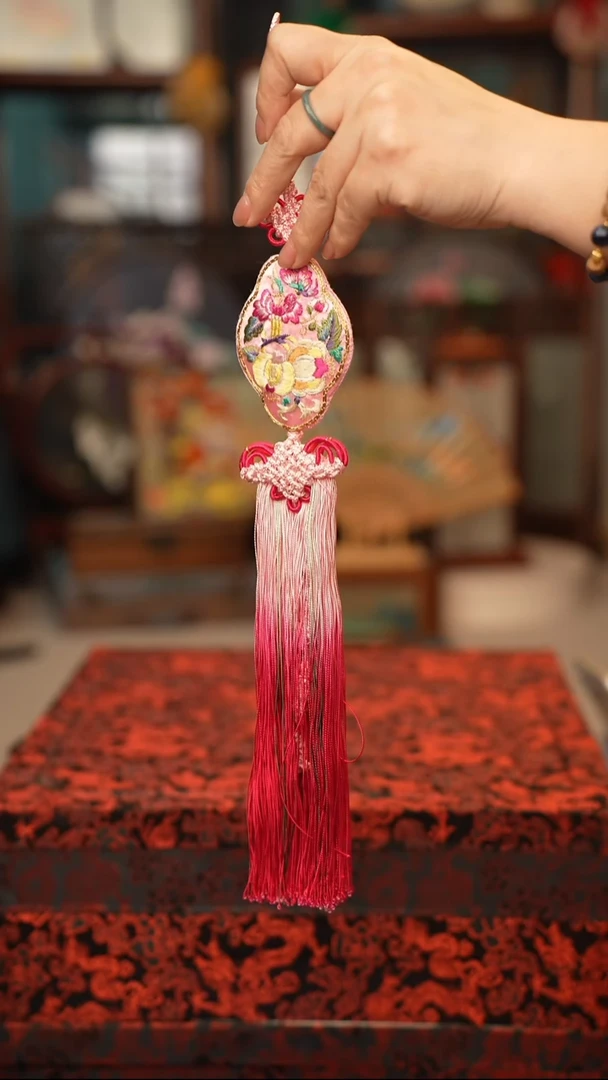 扇子绣花吊坠非遗