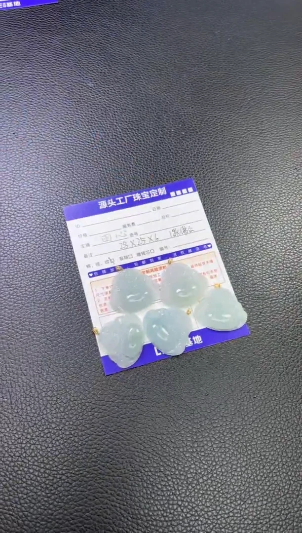 18K金镶嵌挂件翡翠佛公多样性发一件