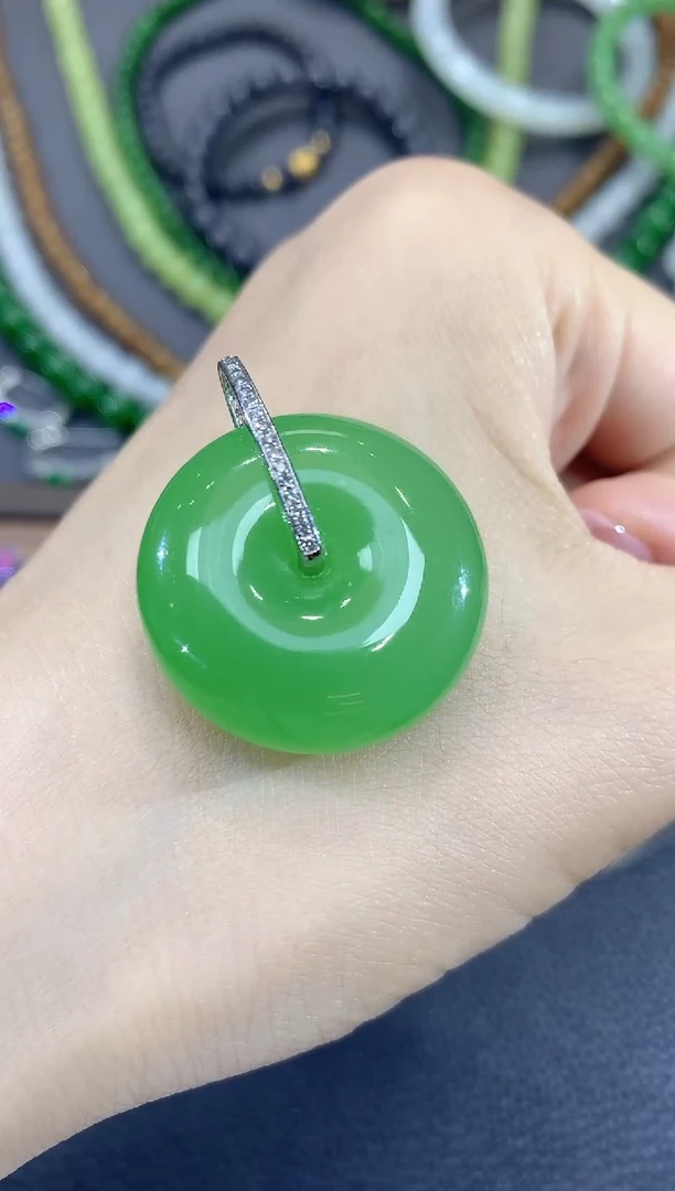 吊坠(不含链)18K金镶嵌和田玉C39多样性发一件