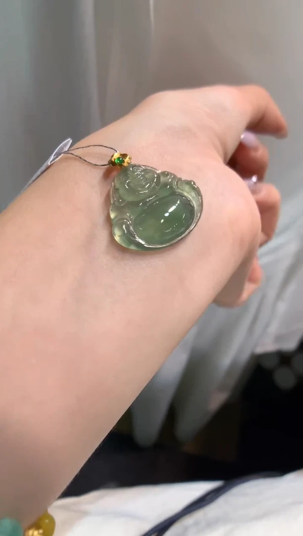 颈饰18K金镶嵌翡翠佛公