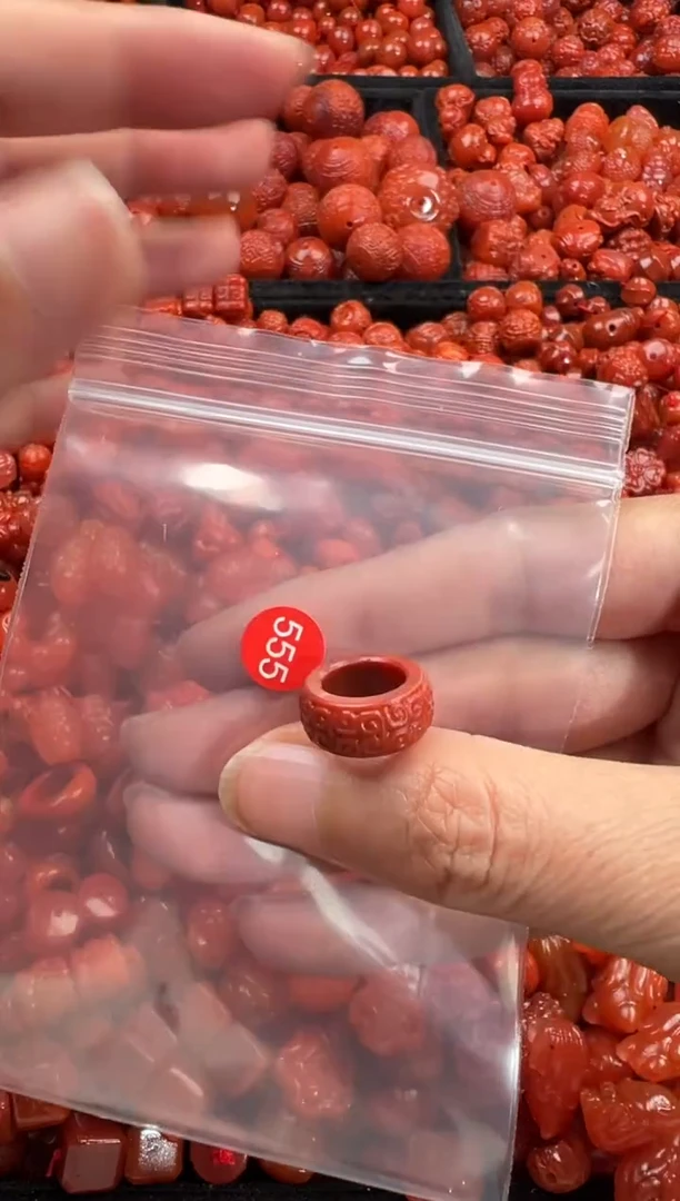 南红玛瑙未镶嵌颈饰1