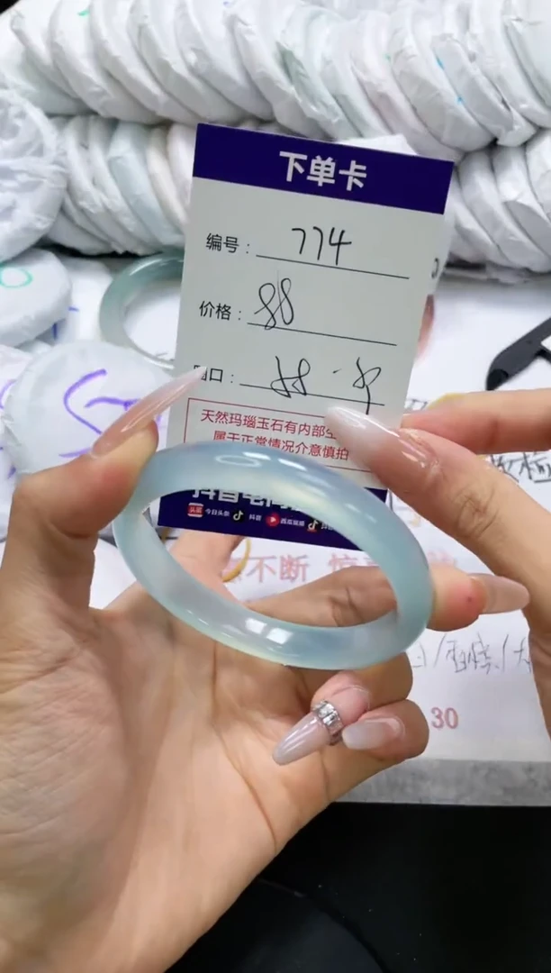 未镶嵌手镯玛瑙/玉髓774
