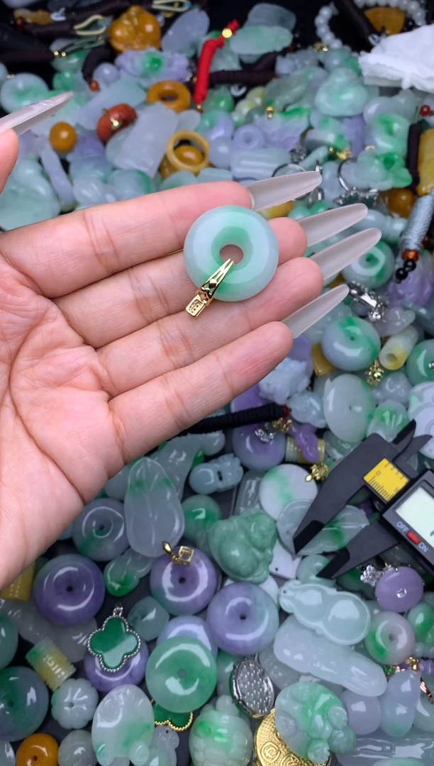 翡翠未镶嵌颈饰天然缅甸翡翠吊坠