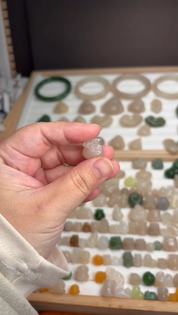 颈饰未镶嵌和田玉开*果配饰