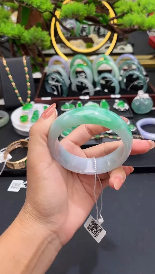 未镶嵌手镯翡翠是