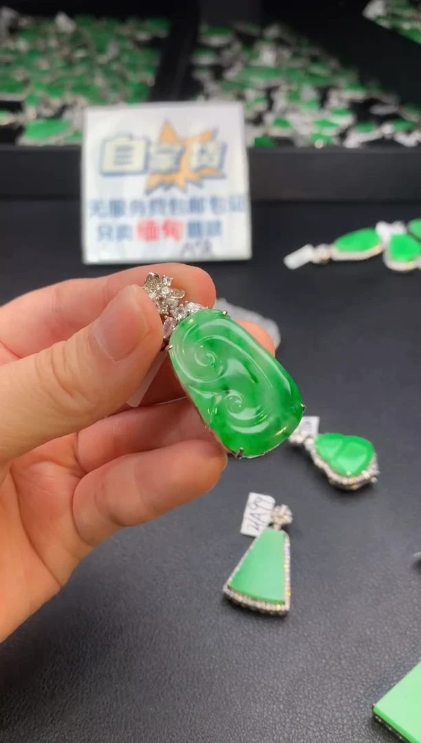 【闪购商品】翡翠颈饰银S925镶嵌翡翠