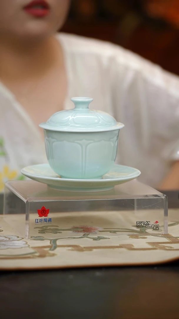 1个正价宋器花韵带盖炖盅（套）含托