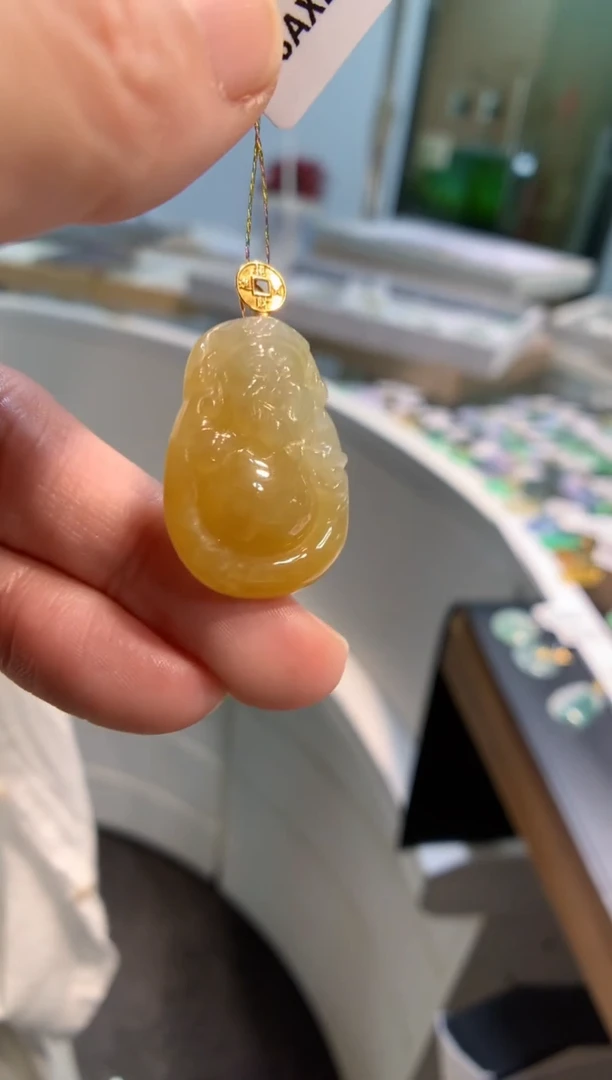 颈饰18K金镶嵌翡翠财神