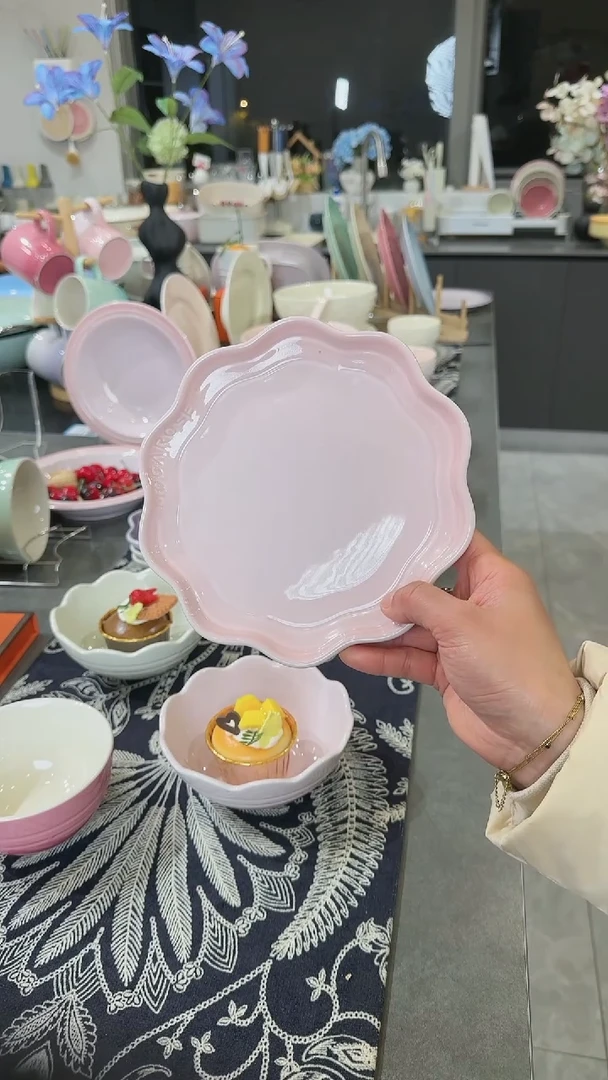 【闪购商品】瓷炻彩花边盘18cm-樱花粉