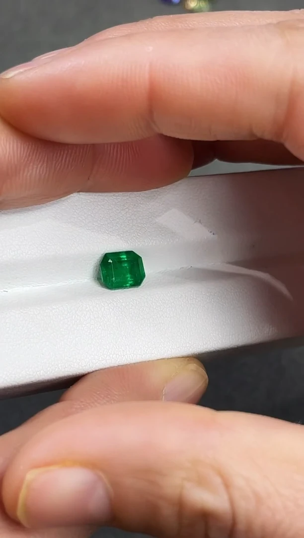 裸石祖母绿裸石1