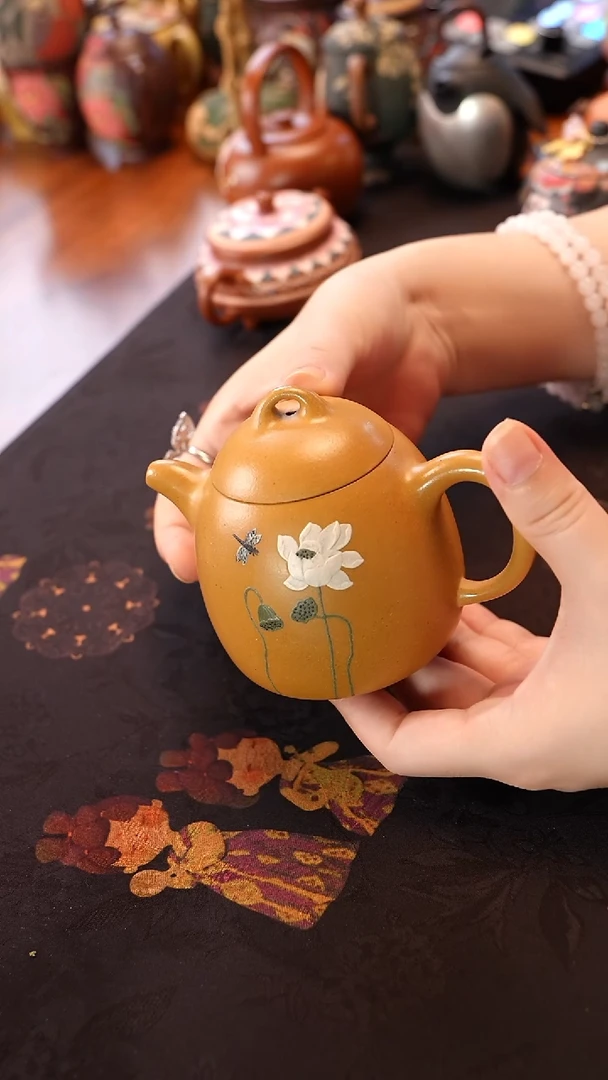 紫砂其他黄金段泥飞把秦权壶 清莲