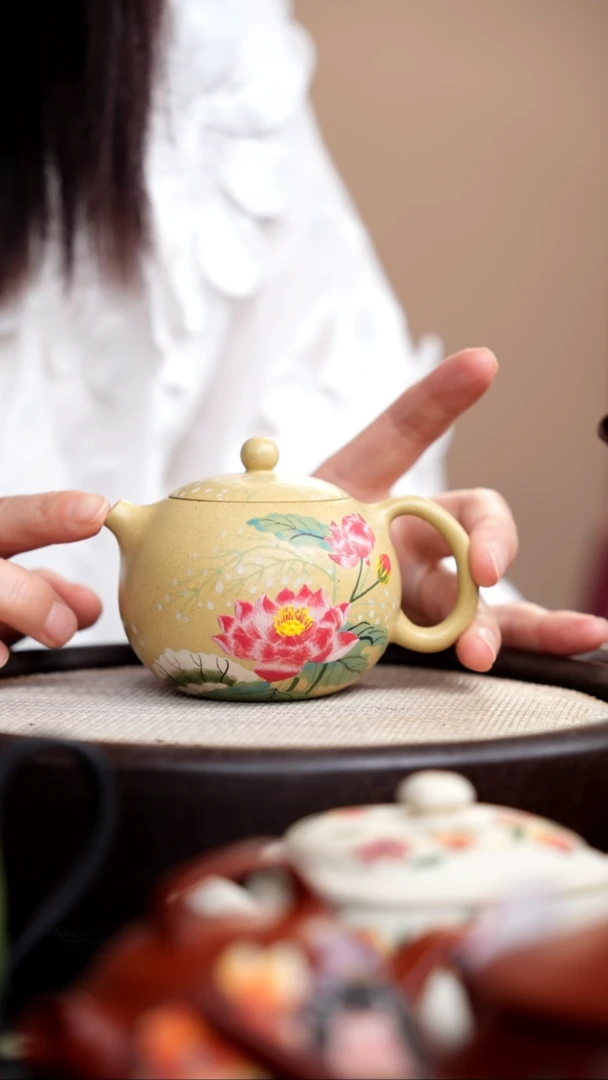茶壶紫砂本山绿河豚西施泥绘荷花
