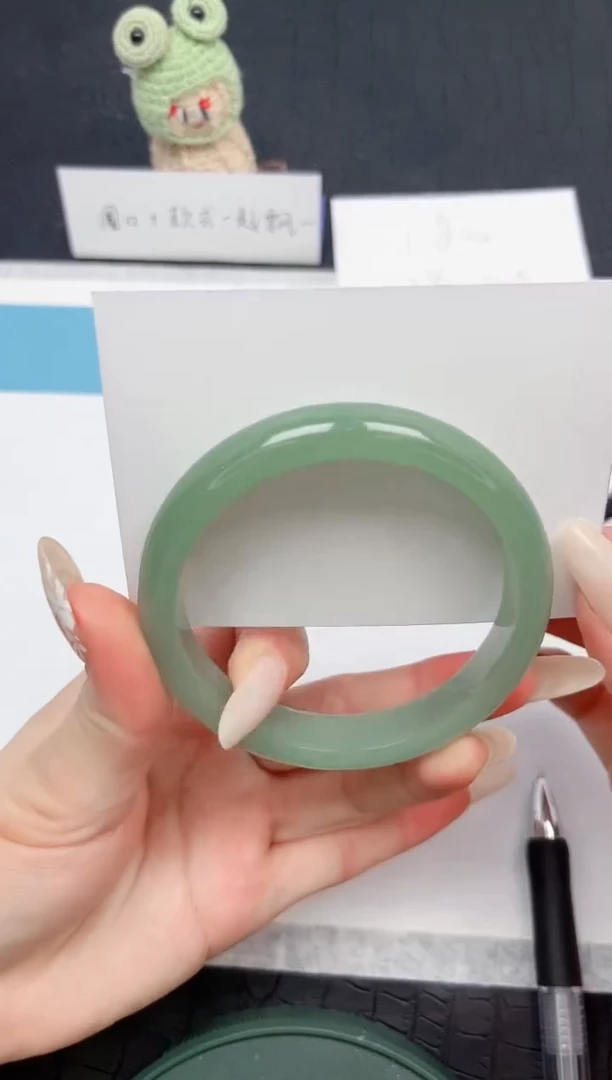 【闪购商品】石英质玉手镯未镶嵌140-60.7