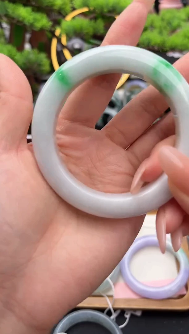 未镶嵌手镯翡翠手镯