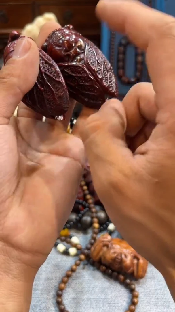 檀香紫檀（小叶紫檀）金蝉手把件