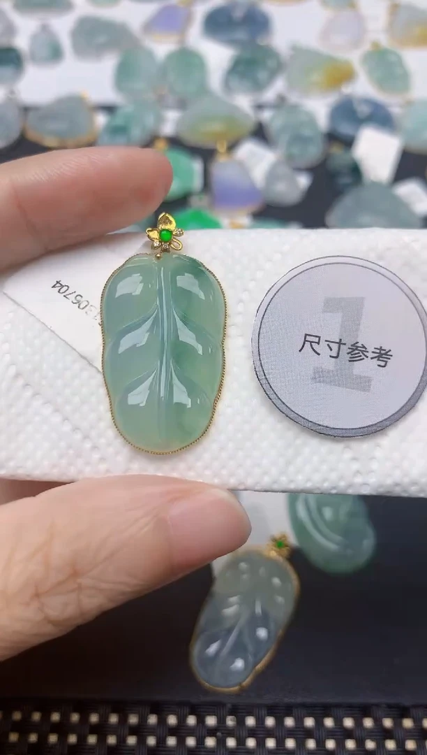 翡翠18K金镶嵌颈饰天然缅甸A货翡翠
