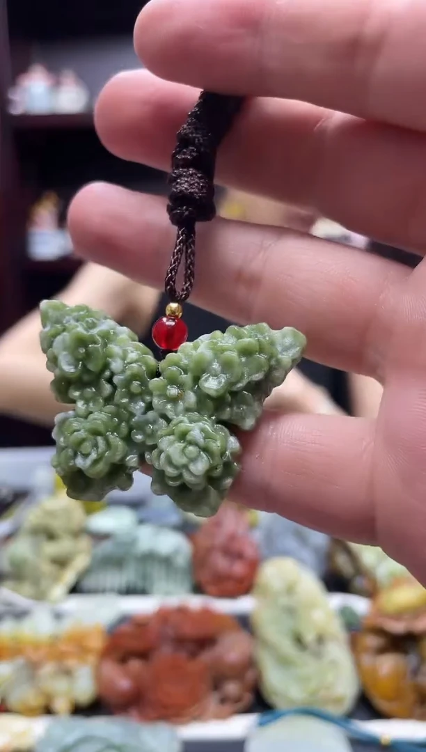 岫玉未镶嵌吊坠·