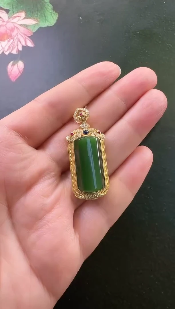 颈饰未镶嵌和田玉吊坠