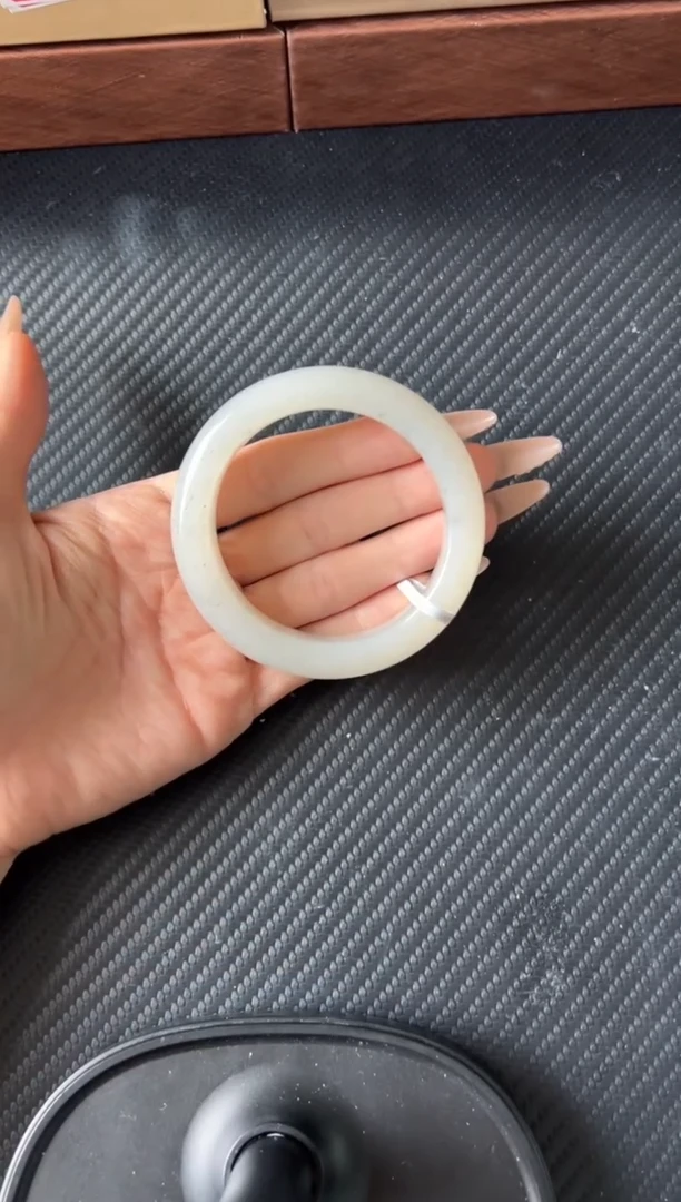 未镶嵌手镯和田玉黑山微色差手镯58